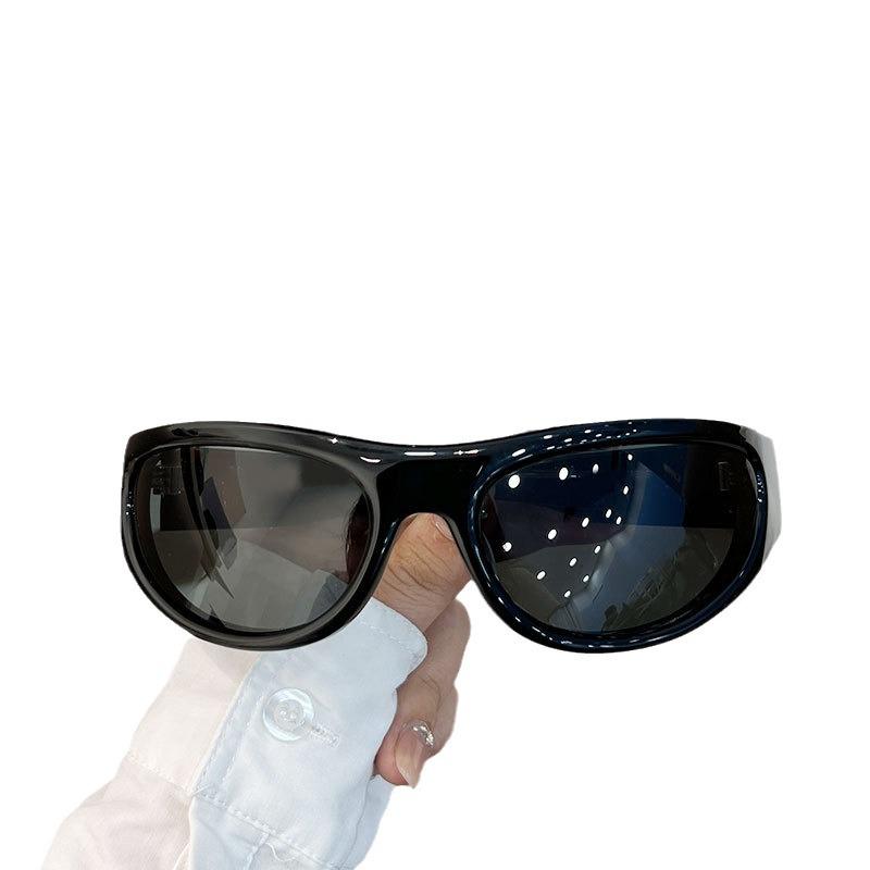 

Футуристические солнцезащитные очки-тренсеттеры с изогнутыми линзами White (No Case)