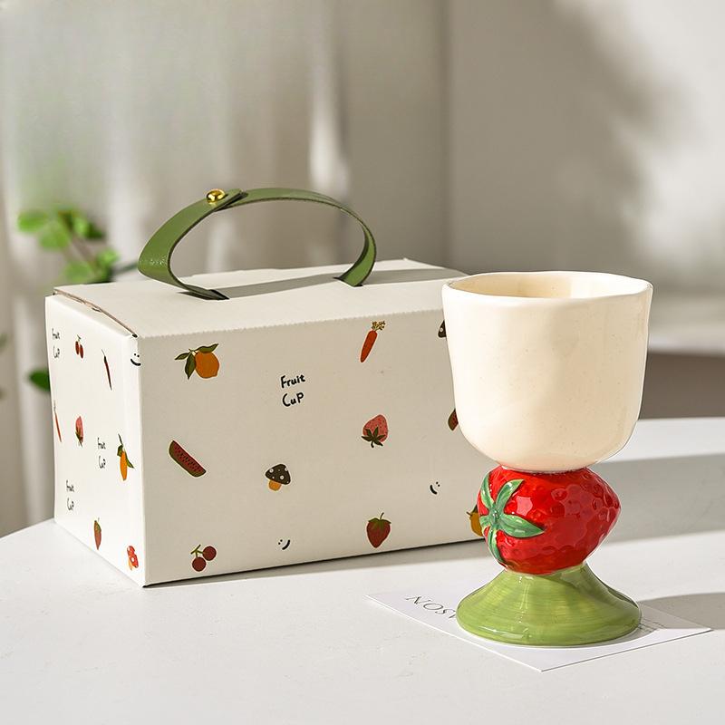 

Японский расписанный вручную кубок в форме фрукта, керамическая чашка для ручного держания, изысканная кофейная чашка, чашка для воды с арбузом, десертная чашка с клубникой 180ml