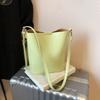 Premium Sense Bucket Bag Women's Large-capacity Niche Design Versatile Foreign Style Shoulder Bag Commuting Messenger Bag Women