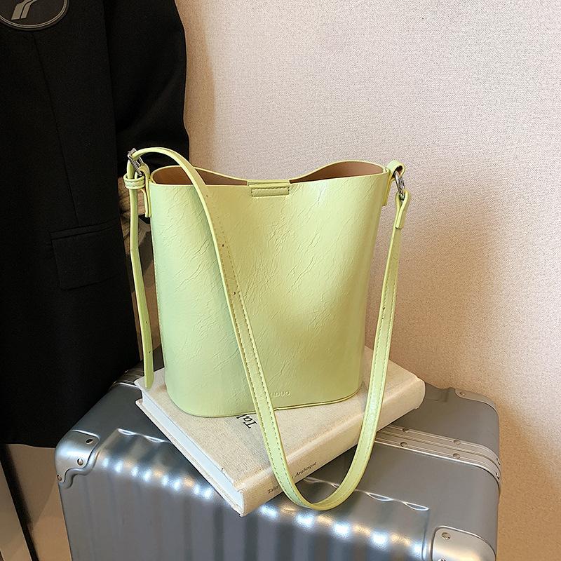 Premium Sense Bucket Bag Women's Large-capacity Niche Design Versatile Foreign Style Shoulder Bag Commuting Messenger Bag Women