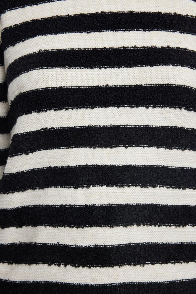 Women's Fashion Stylish Sweater Black Soft Textured Crew Neck Knitwear Sweater