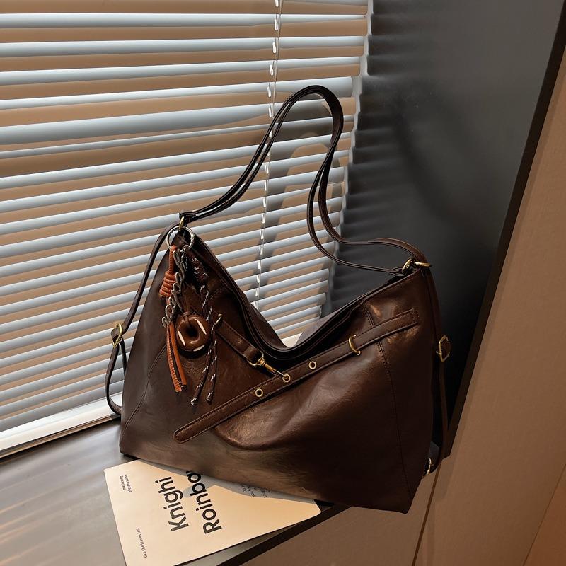 Large Capacity Retro Versatile Shoulder Tote Bag Women's Autumn and Winter New Fashion Commuter Bag Backpack