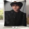 Kim Seok Jin Kpop B-BTS Flanelldecke, Ultraweiche Warme Plüschdecke für Zuhause Schlafzimmer Bett Sofa Abdeckung Büro Camping Picknick Geschenk