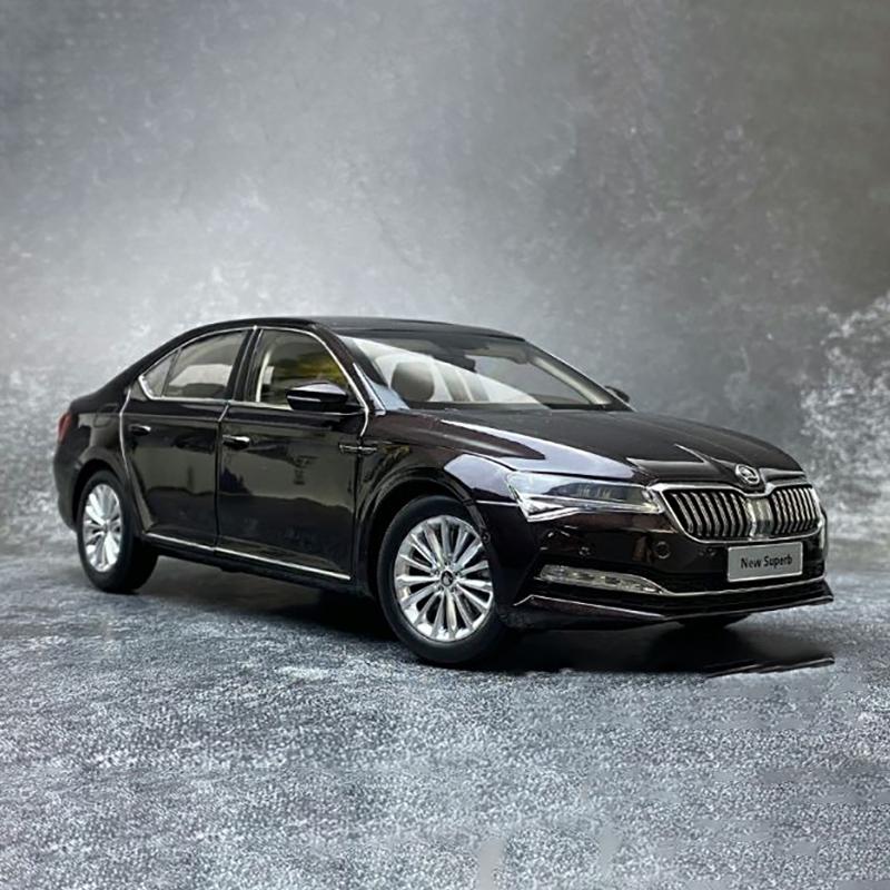 AAAIX1 Diecast 1/18 Scale Model Car Skoda NEW SUPERB Alloy Car Model Skoda Play Vehicles SUPERBToys for Boys Original Box