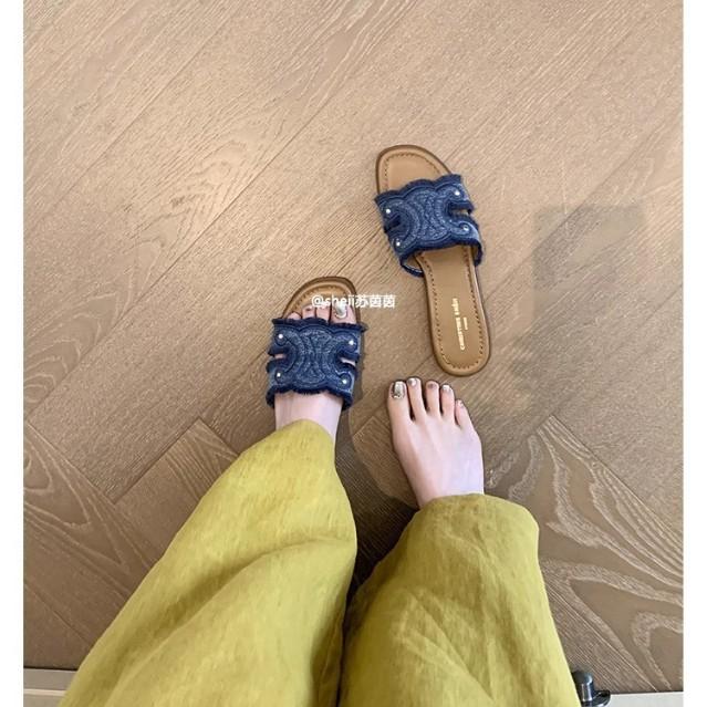 Su Yinyin wears the same retro embroidered denim beard edge slippers women's round head versatile casual word with sandals outside summer
