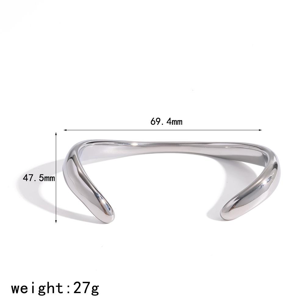 Niche Irregular Titanium Steel Bracelet in Smooth 18k Gold - Fashionable High-End Accessory