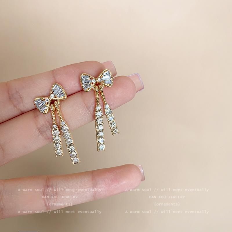 Neue Gold Farbe Shiny Bowknot Quaste Stud Ohrringe Für Frauen Exquisite Strass Bogen Baumeln Ohrringe Mädchen Schmuck Freunde Geschenk