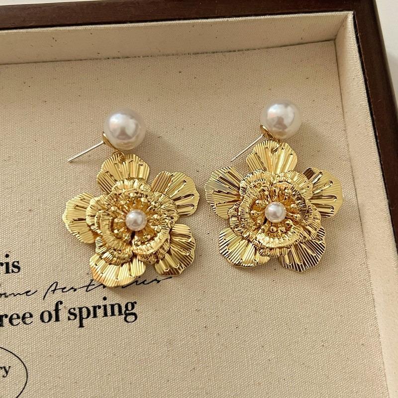 Pearl Earrings Women's High-end Earrings Ear Jewelry High-end Stud Earrings Niche Design Light Luxury