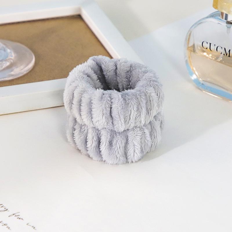 Water-Absorbent Cuff: Face Wash, Toothbrush, Hand Wash - Sweat-Wicking, Moisture-Proof Arm Protector