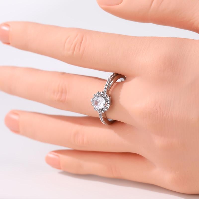 Elegant Inlaid White CZ Women's Ring Sparkling CopperColor Geometry Daily Wear Party Jewelry Anniversary Gift