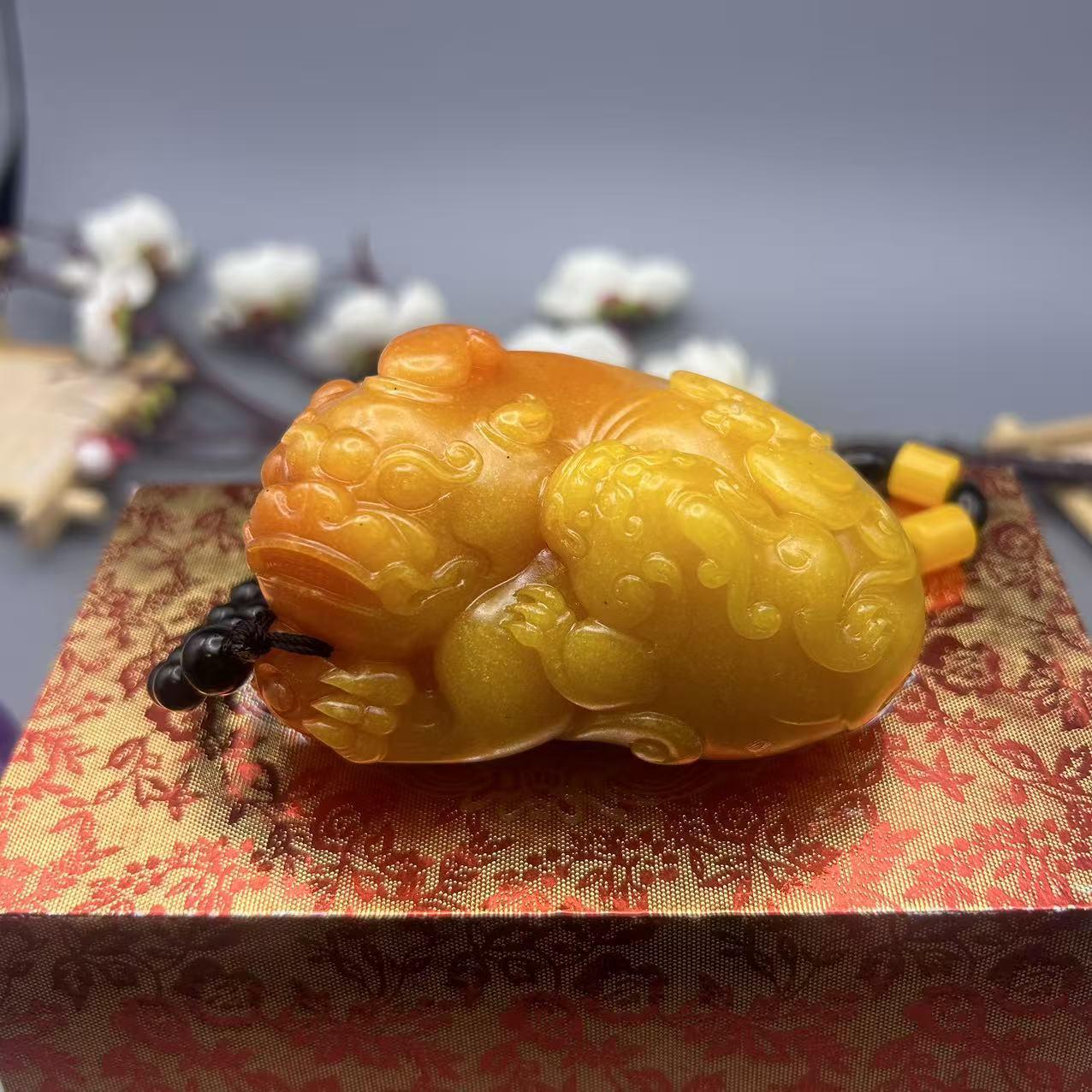 Imitation Yellow Dragon Jade Pixiu Wealth Attraction Handheld Ornament - Antique Carving Handicraft Gift.