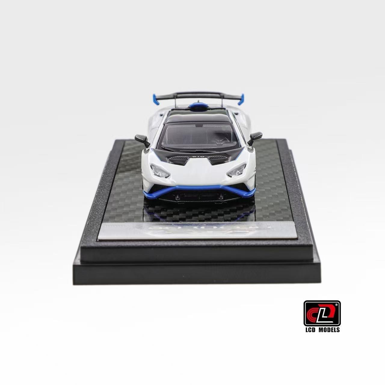 

LCD 1:64 High-end Collector s Edition Huracan STO car model, Carbon Fiber Base + Windowed Color Box Packaging белый