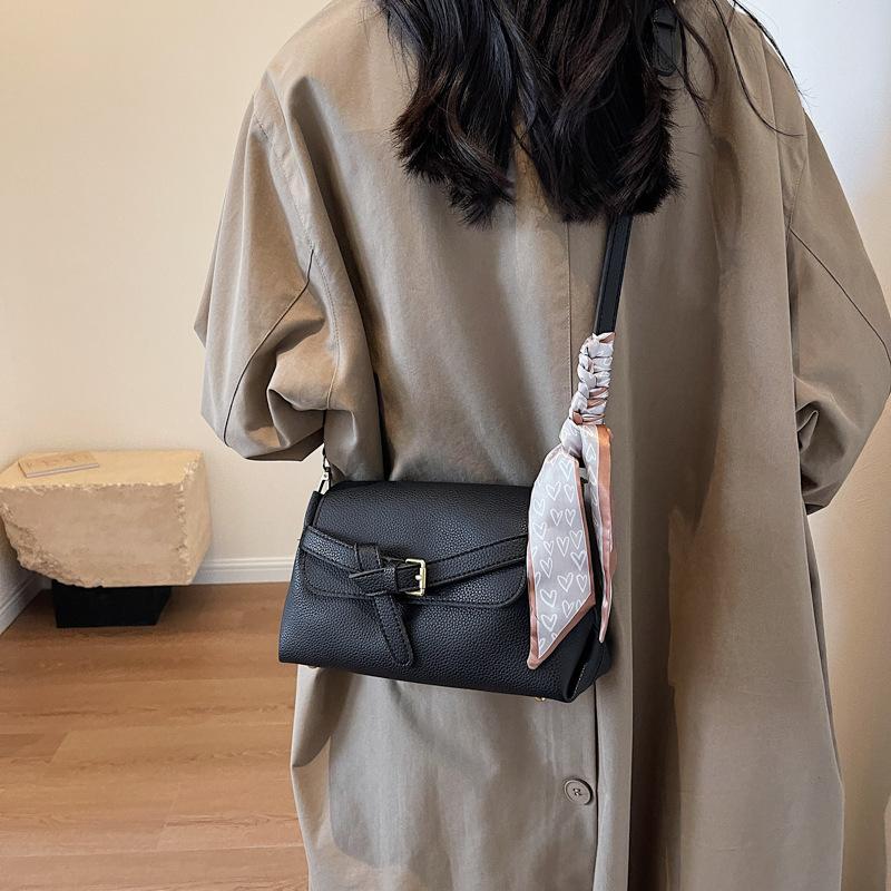 Large-capacity bag women's 2025 new fashion versatile summer shoulder messenger bag retro texture popular small square bag