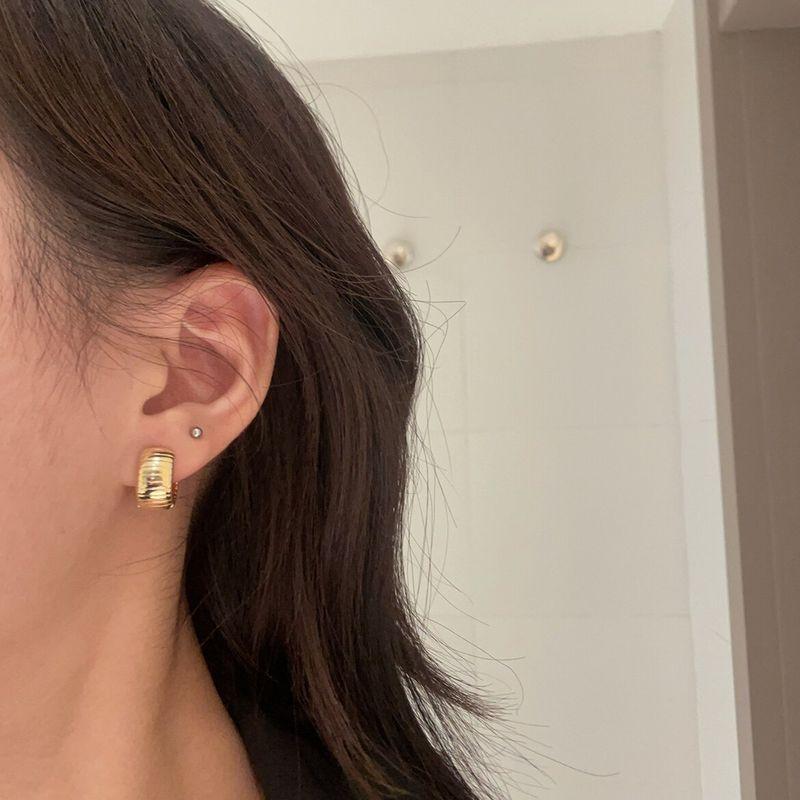 Niche Style Thread Metal Texture Cold Wind Daily Ear Clip