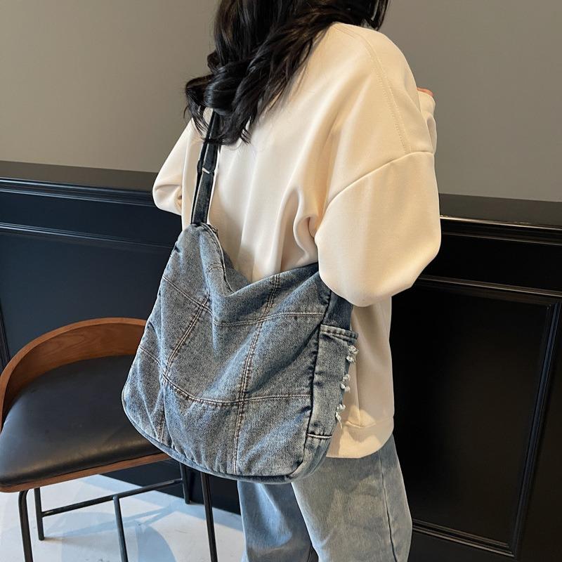 Casual Commuter Denim Shoulder Bag Large Capacity Tote Bag Simple Versatile Messenger Bag Fashionable Canvas Bag Zipper