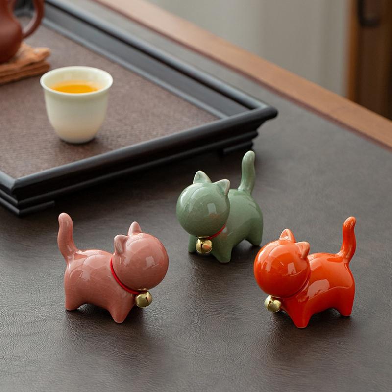 Ceramic Cat Sculpture Cartoon Bell Cats Tea Pet Teaware Accessories Home Office Teatable Micro-landscaping Decoration Pen Holder
