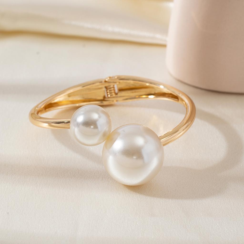 Einfache Große Perlen Goldfarbene Armreifen für Damen Punk Übertrieben Geometrisch Glattes Armband Mode Tägliches Tragen Schmuck Geschenke