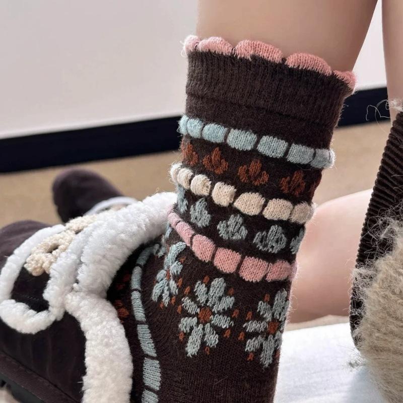 Women's Autumn and Winter Fashion New Florets Wool Heat Storage Tube Socks