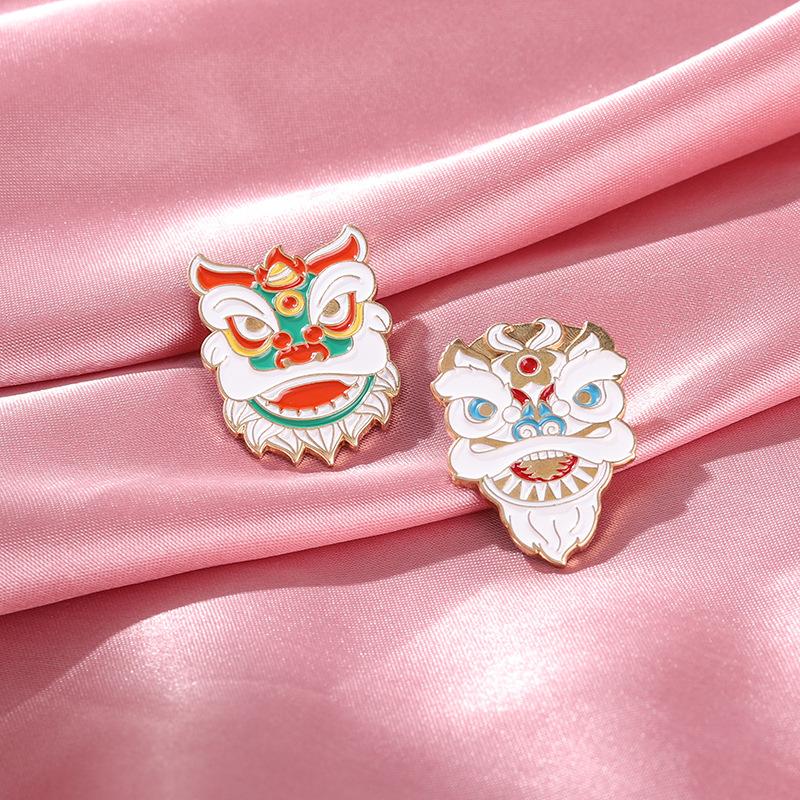 Alloy Eyecatching Lion Head Enamel Brooch For Festive Celebrations And Unique Fashion