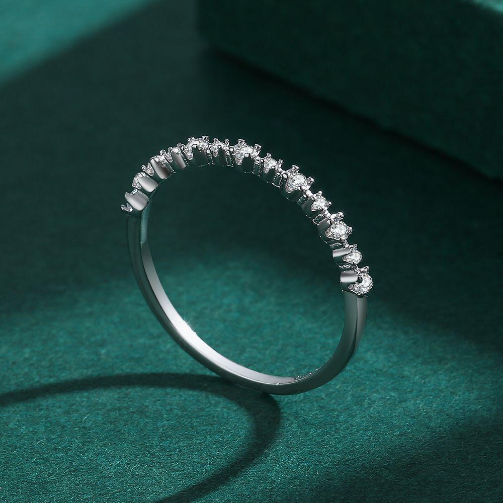 Stylový geometrický prsten z ryzího stříbra S925 pro ženy, mikro-pavé, ideální na ukazováček, svěží a všestranný design.