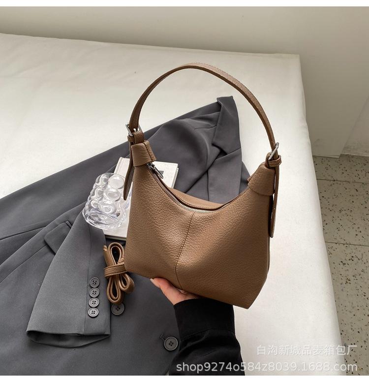 

Retro fashion small bag women s 2025 new autumn and winter trend simple messenger bag niche texture foreign shoulder bag