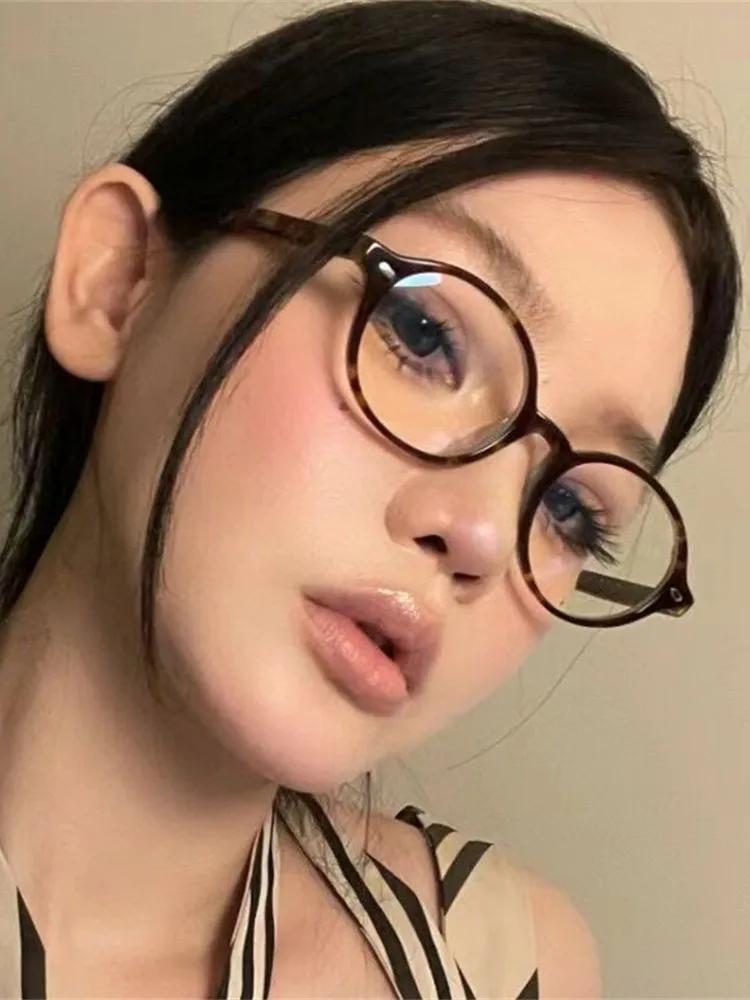 Vintage Small Oval Sunglasses Women Men Rivets Shades Retro Fashion Eyewear Luxury Round Sun Glasses Frame Brand Female Oculus