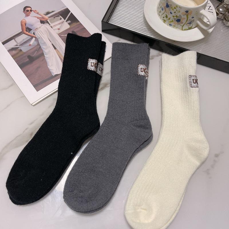 Neue Verdickte Warme Samtsocken Mittelhohe Socken Fersenstickerei Etikett Mittelhohe Socken Einfarbig Warmhalten Damensocken Herbst