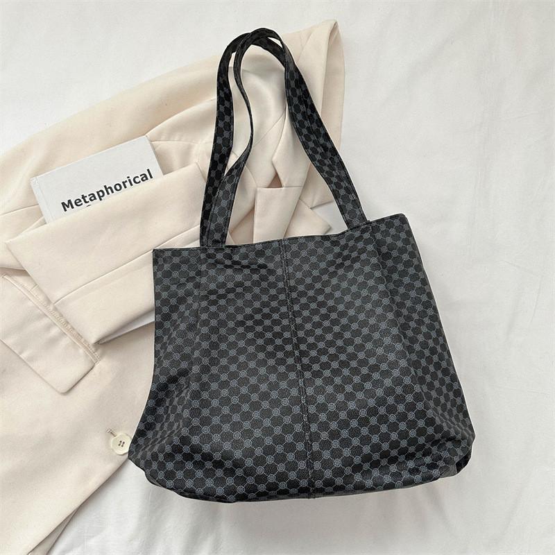 Модная вместительная стильная винтажная сумка-тоут через плечо для commuters 2024 Новая чёрный