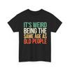 Es ist komisch, im gleichen Alter wie alte Leute zu sein, Lustiges T-Shirt Herren, Vatertagsgeschenk, Ehemann T-Shirt, Lustiges Altes Leute Shirt, Geschenk für Papa Humor Tee