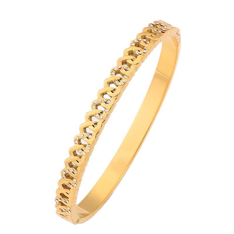 Stainless steel bracelet for women, new hollow heart-shaped titanium steel bracelet, European and American light luxury style, non-fading jewelry