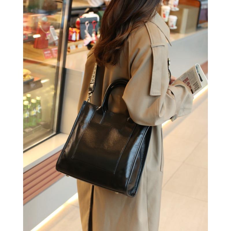 Genuine Leather Large Capacity Tote Bag Spring New Style Hand Held Briefcase for Women's Daily Commuting Vegetable Tanned Leather Crossbody Bag