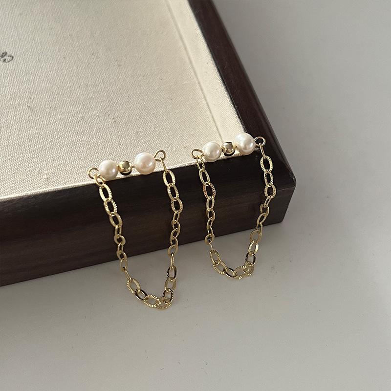 2023 Trendy Retro Pearl Stud Earrings: Sparkly Niche Design for Women