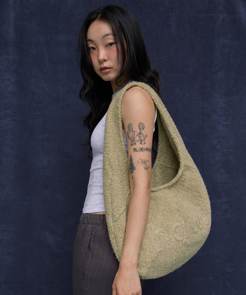 Haveawhale Boucle Pebble Bag (Ge)