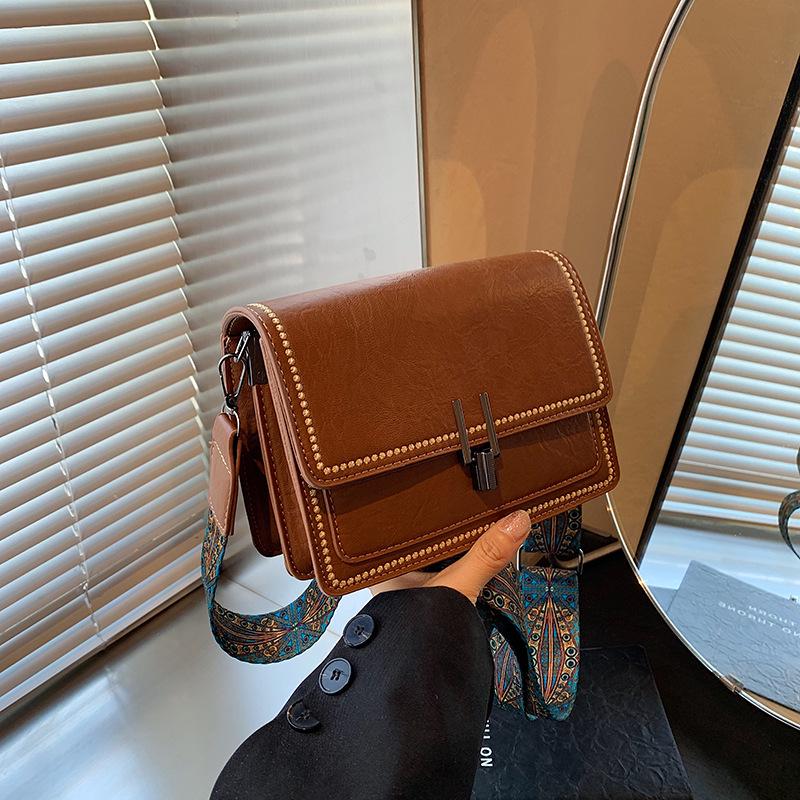 Стильная женская сумка через плечо 2025: Новая универсальная, простая мода для осени