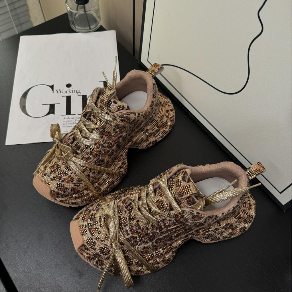 Lente Vrouwen Ins Super Populair Volledig Diamant Bandjes Casual Luipaardprint Goud Niche Ontwerp Knap Water Papa Schoenen