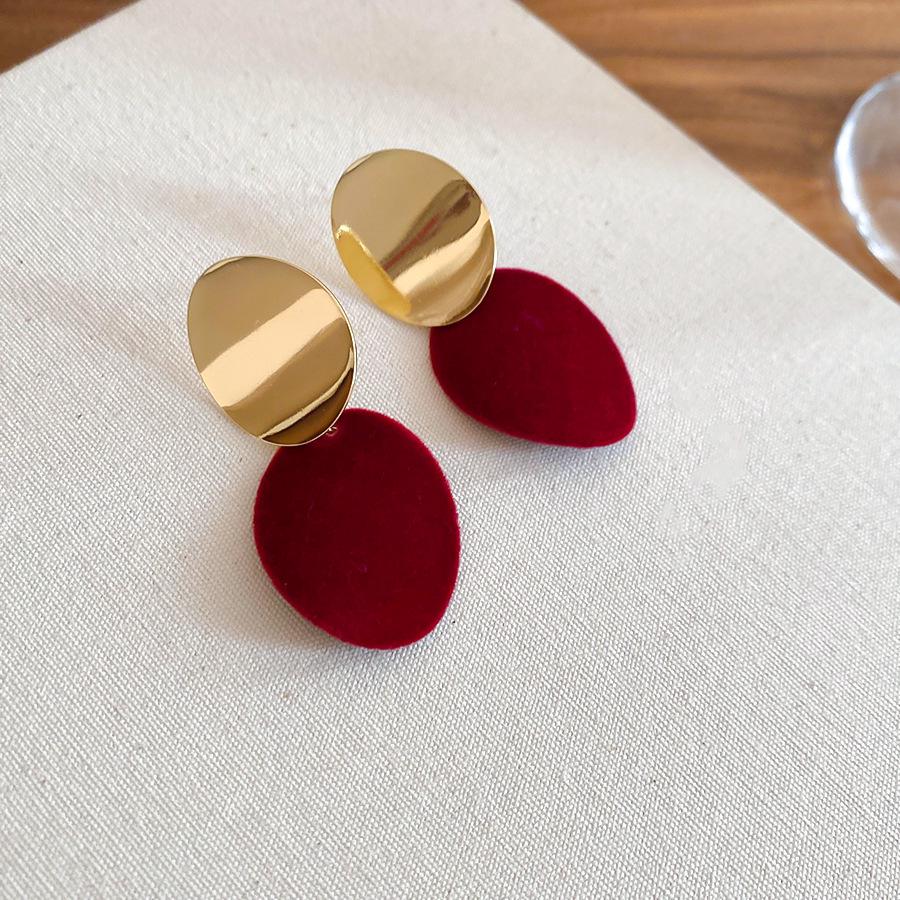 Luxury Silver Diamond-Inlaid Red Flower Pearl Stud Earrings: Elegant Design with a Fashionable Flair