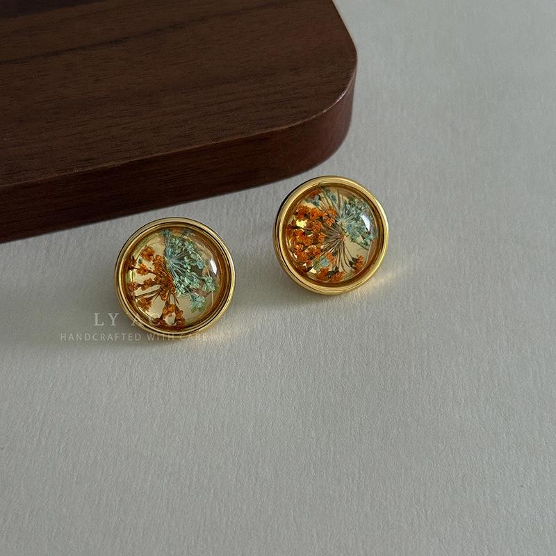 Original geometric natural dried flower stud earrings Mori niche commuting temperament earrings literary and gentle versatile earrings