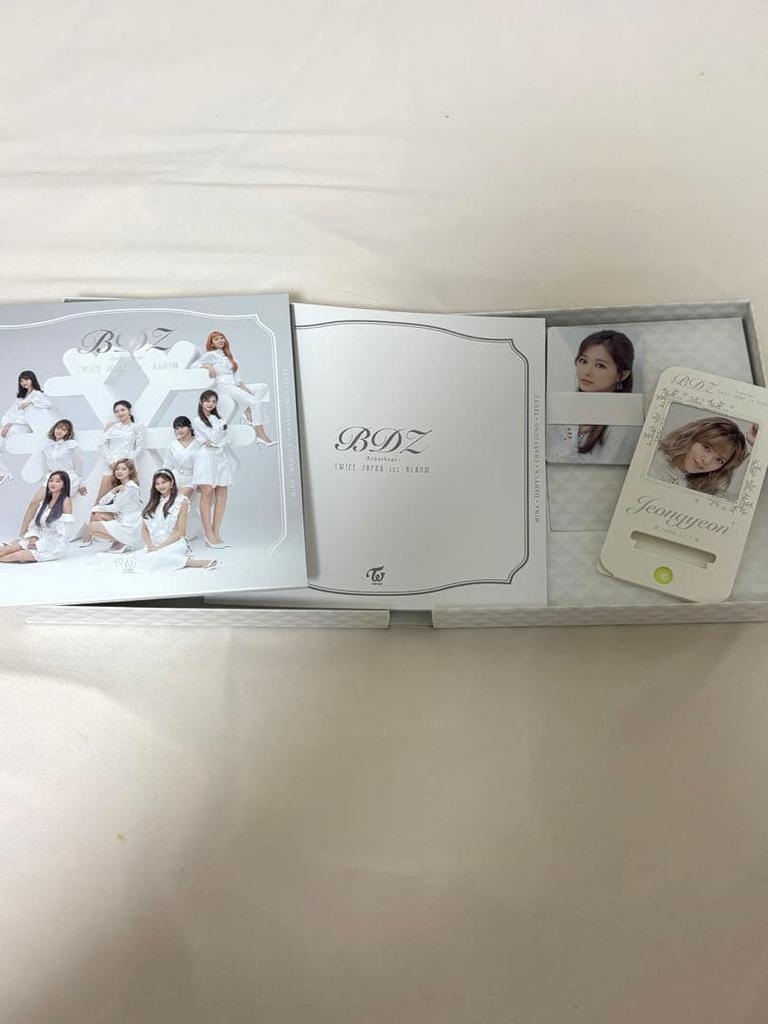 [USED] Excellent condition, trading card included, BDZ-Repackage- TWICE 1st ALBUM