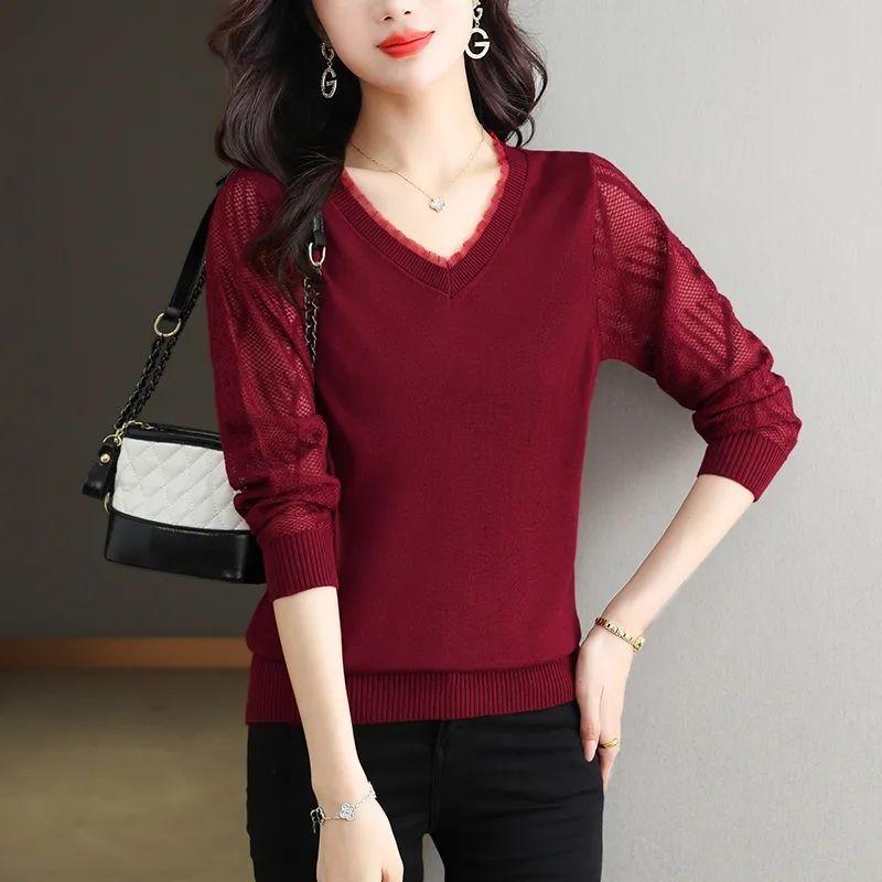Pulover de bază tricotat cu mâneci din dantelă de toamnă pentru femei de vârstă mijlocie care poartă pulover cu decolteu în V subțire