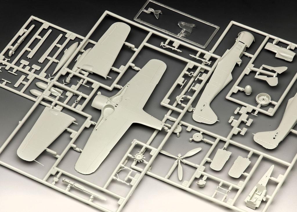 Revell German Air Force Plastic Model Kit 03898 1/72 Focke-Wulf Fw190F-8