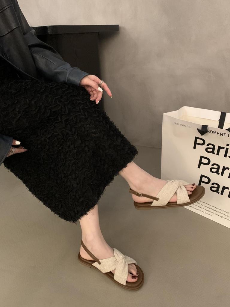 2025 Spring And Autumn New Fashion Hundreds Of Fashionable Roman Small Sandals Female Fairy Wind Flat Bottom French A Word Strap
