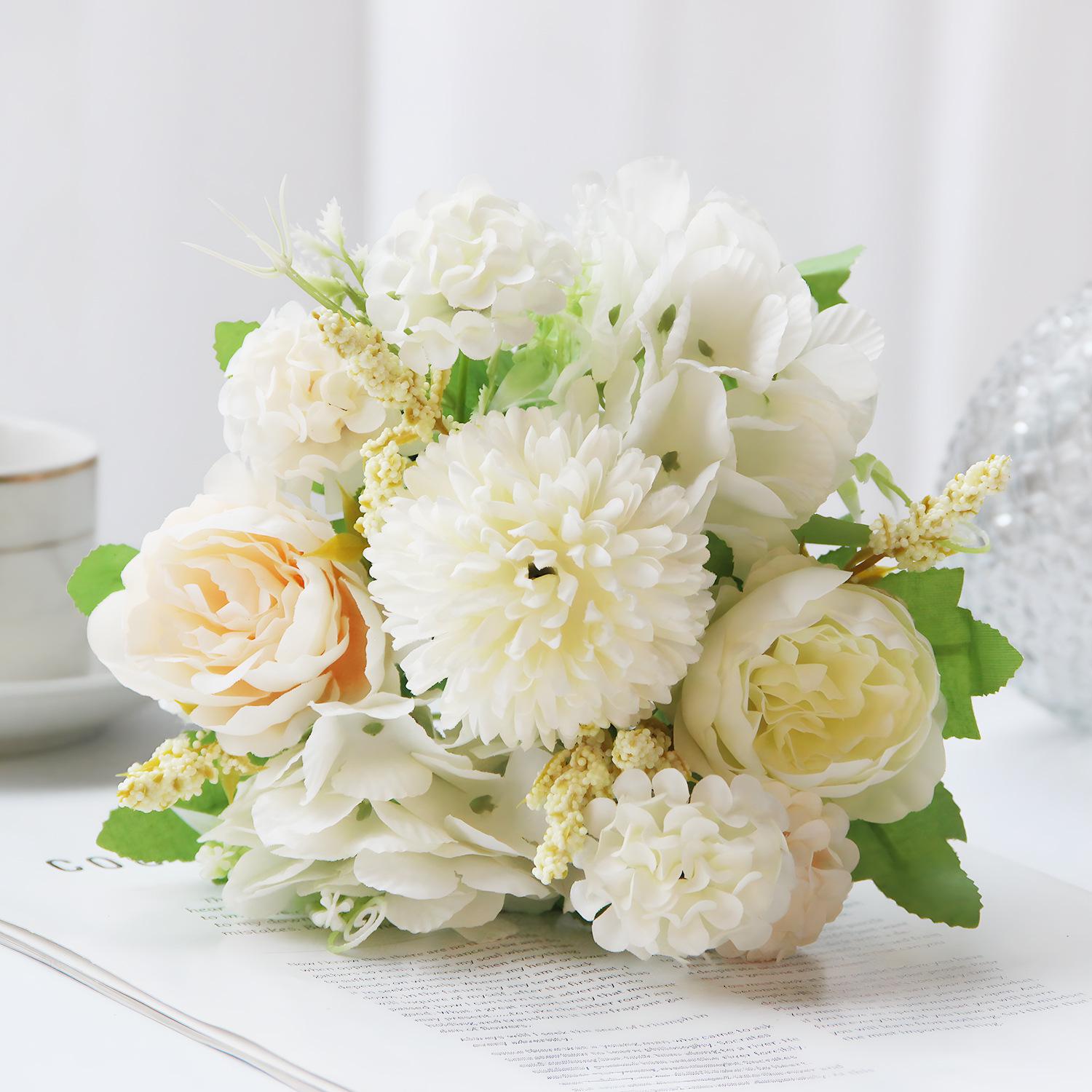 

Европейские искусственные пионовидные розы - Красочный 7-головочный цветочный декор для свадеб, домов, отелей и фотографии белый