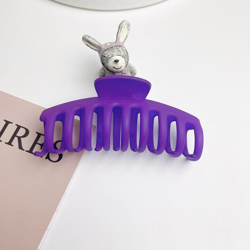 Beautifully Plastic Crafted Hair Claw Clips With Elegant Shapes And Vibrant Colors For Every Hairstyle Needs