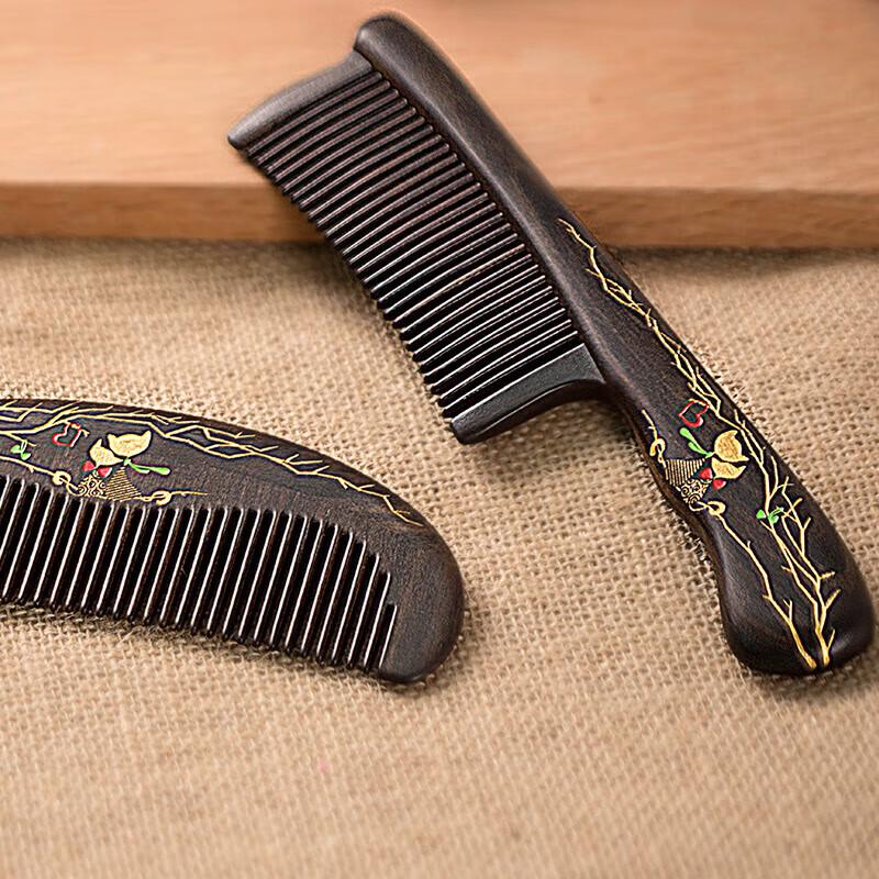 

Подарунковий набір гребінців для пар Tan Carpenter з масиву дерева