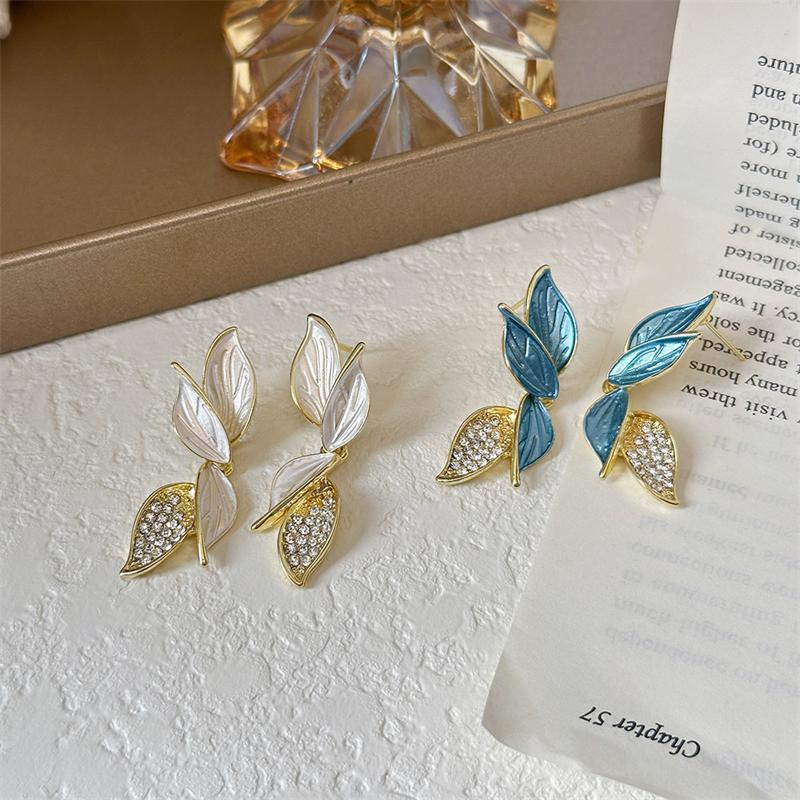 New Trend Enamel Btterfly Shape Stud Earrings Unique Design White Green Color Animal Small Earrings Women's Unsual Earrings