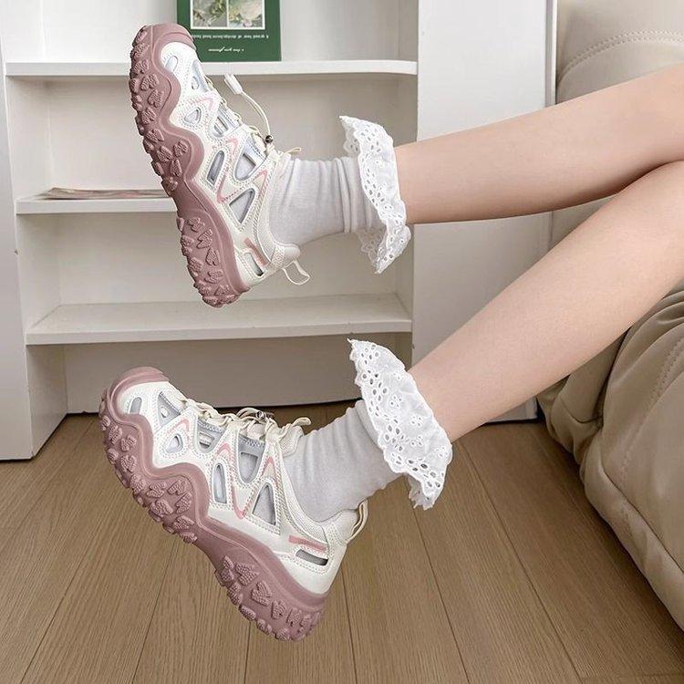 Hässlich süß ausgehöhlte Tasche Kopf Römische Sandalen neue Frühjahrs- und Sommer-Sport atmungsaktive dicke Sohle Bergsteigen Papa Schuhe