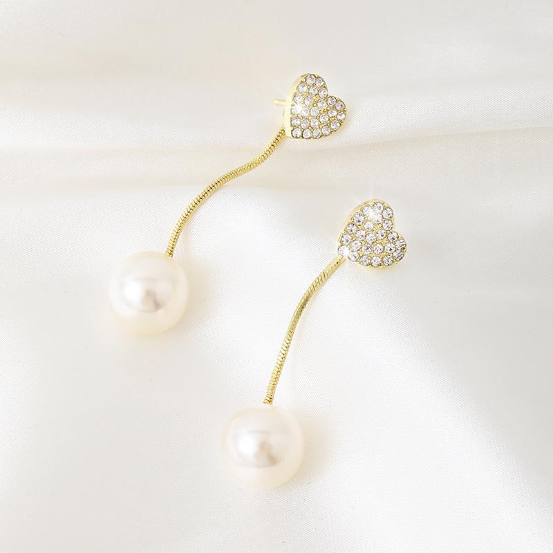 Pearl Earrings for Women, Stud Earrings with a Light and High-End Feel, Silver Needle, Elegant Heart-Shaped Earrings, New Design, Vintage Style Drop