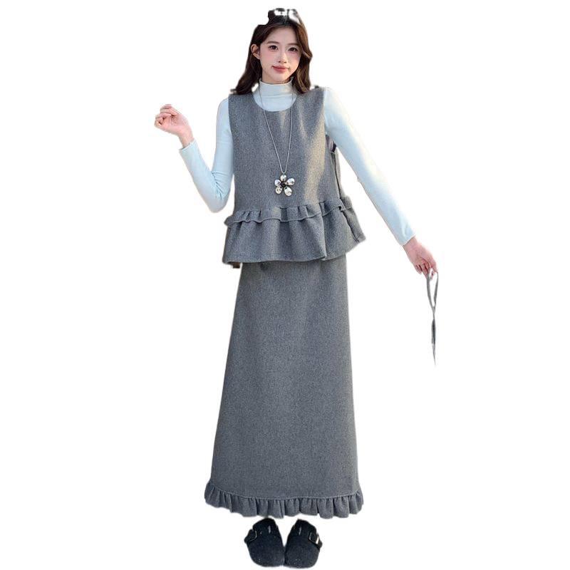 Elegant Retro Polka Dot Three-Piece Set: Vest, Base Layer, Slimming Skirt - Korean Style Autumn/Winter Fashion