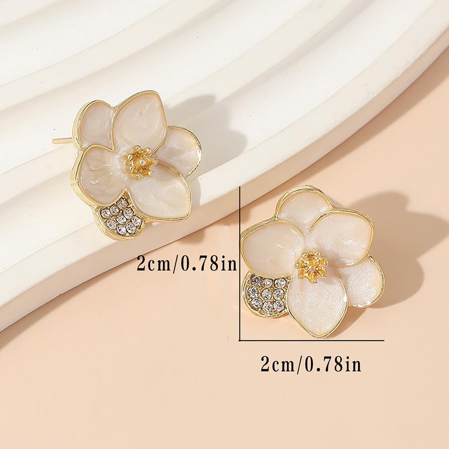 Fresh White Petal Earrings: Elegant High-End Women's Stud Jewelry