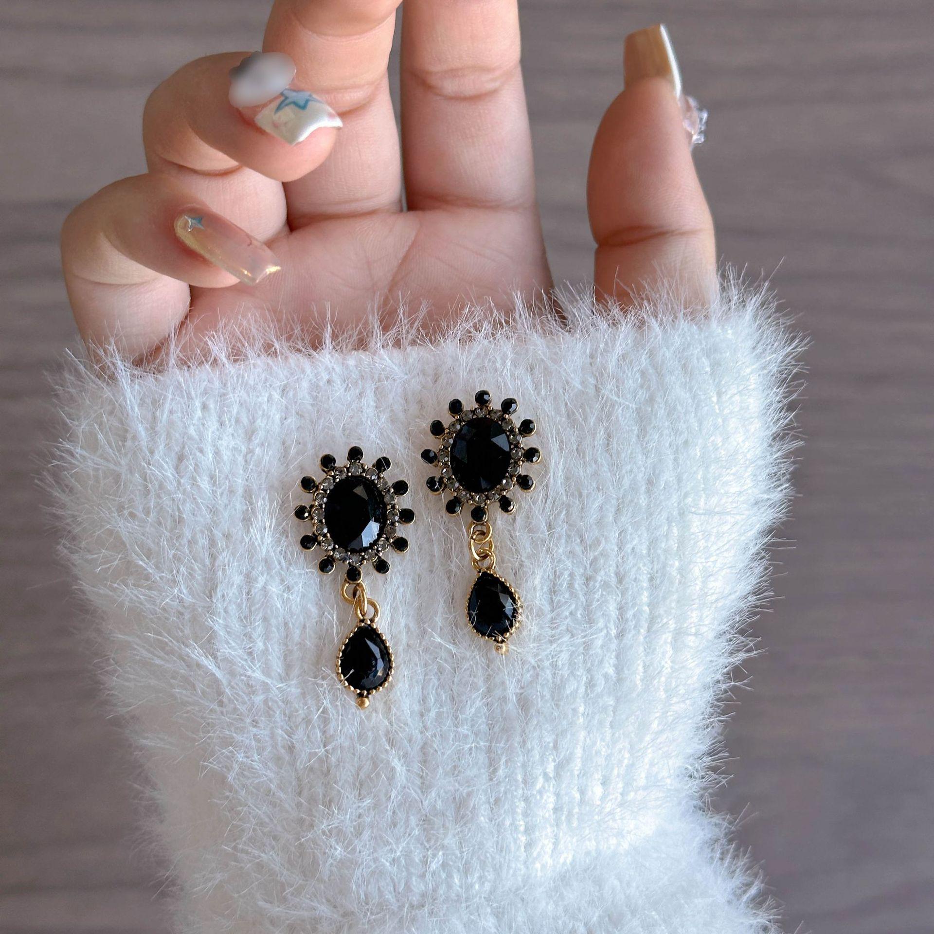 

Барочные черные овальные серьги-капли с бриллиантами высокой чистоты